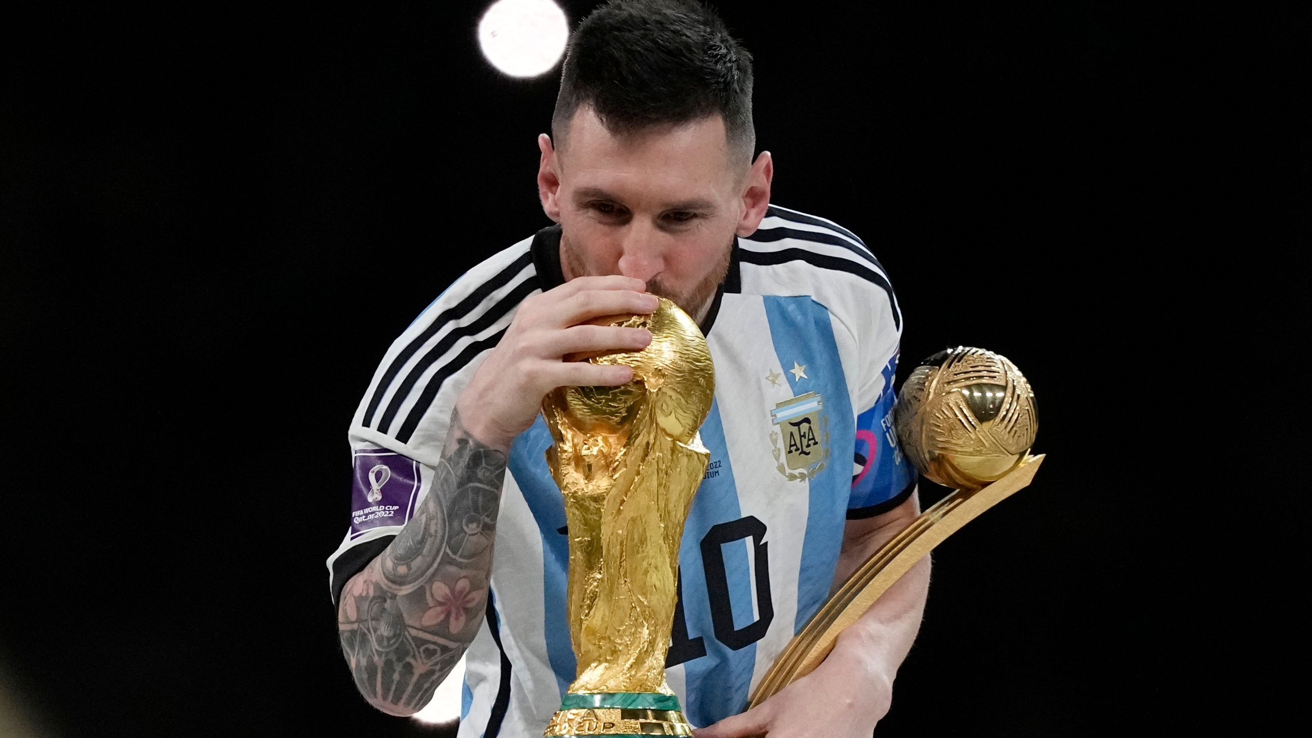 Messi Lifting The World Cup Wallpapers Wallpaper Cave