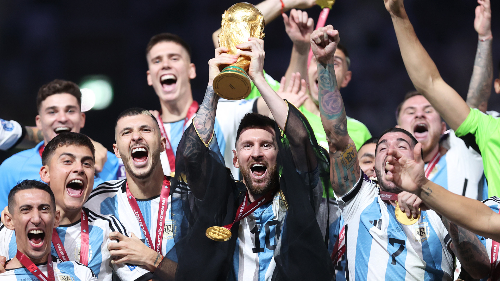 Messi Lifting The World Cup Wallpapers Wallpaper Cave