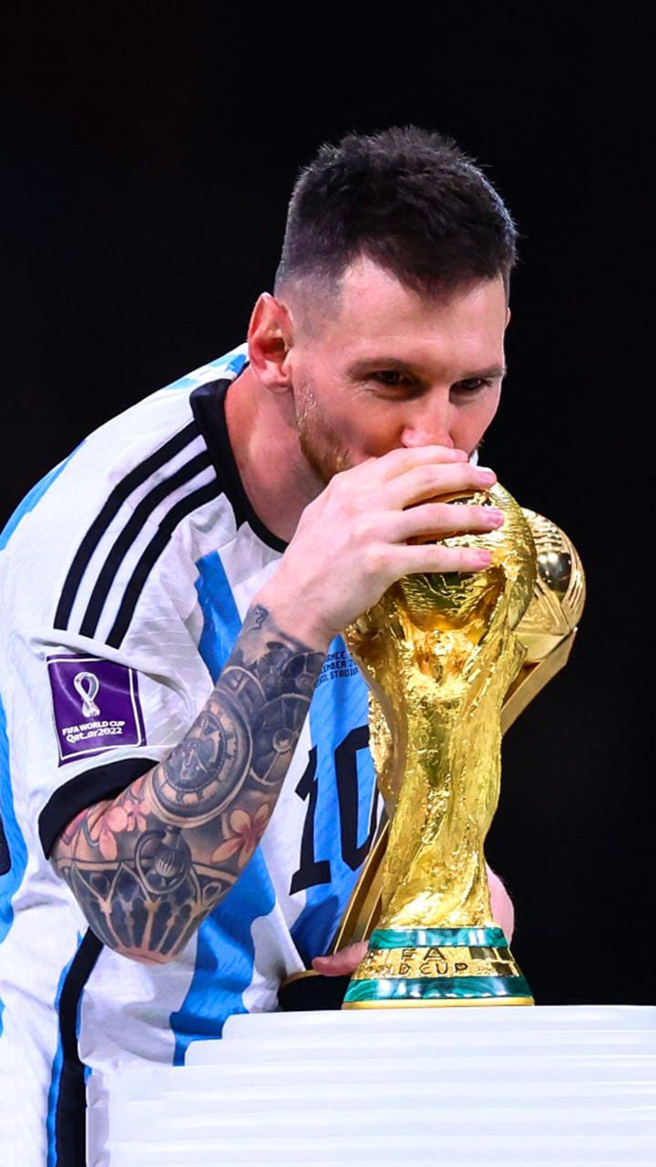 Messi Kissing World Cup Wallpapers Wallpaper Cave