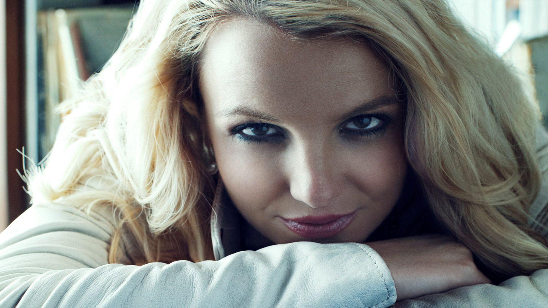 Britney Spears Face HD Wallpaper