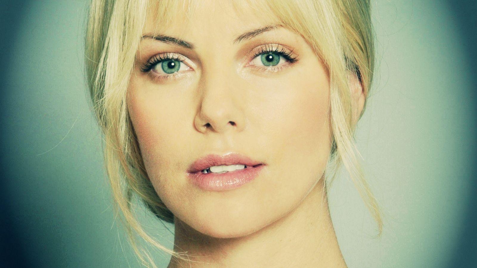 Charlize Theron best hdwallpaper