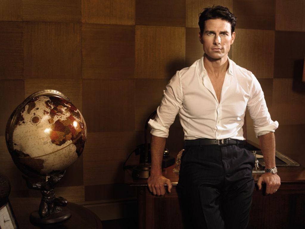 Tom Cruise Portrait With Globe Wallpaper 1024×768 Cruise