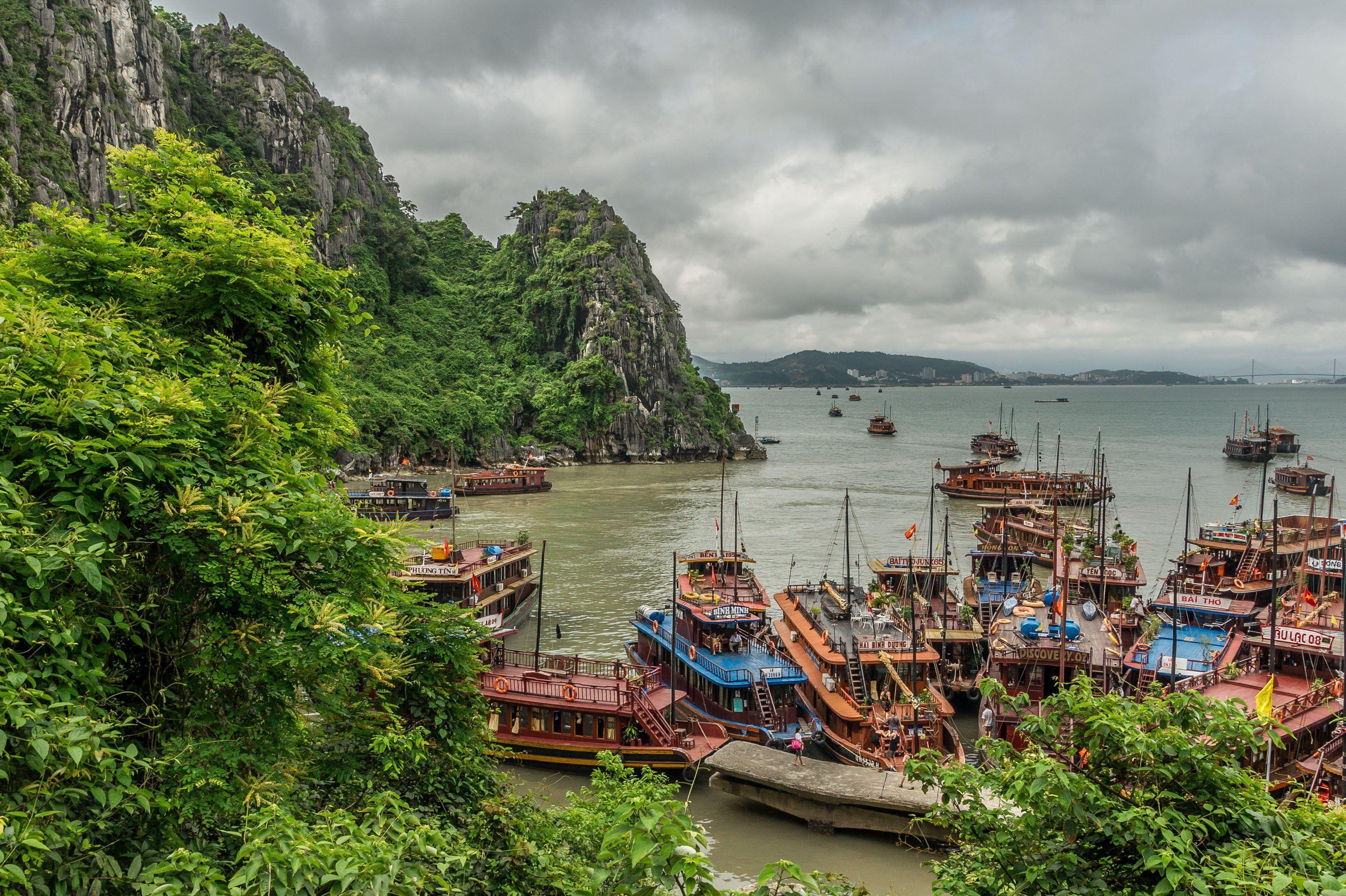 Halong Bay Vietnam landscape free desktop background and wallpaper