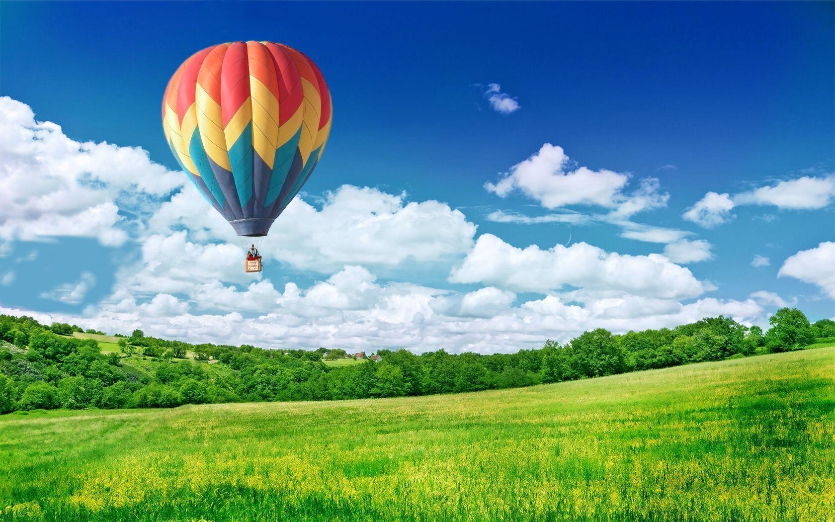 Balloon in Sky Wallpaper