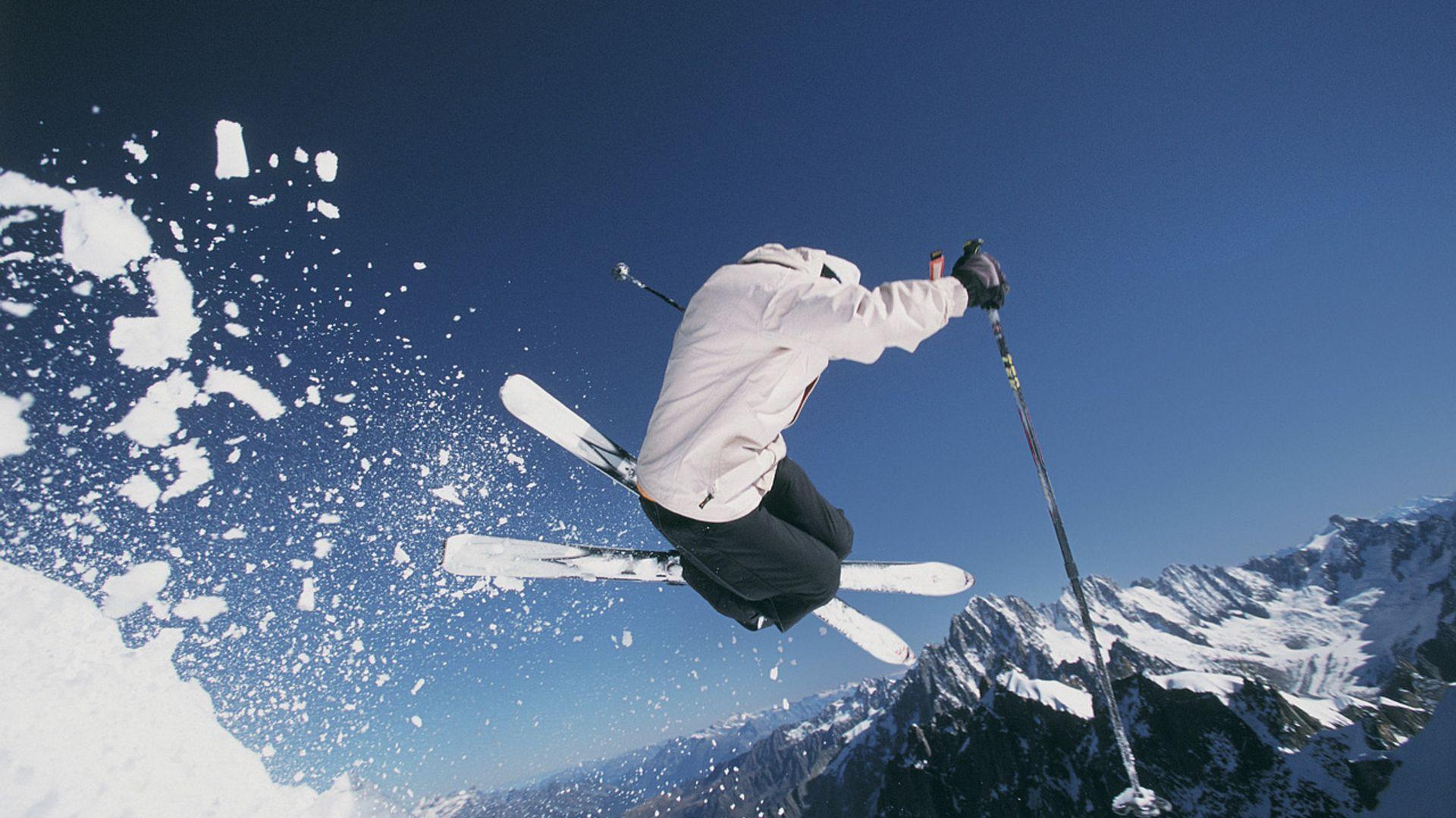 Fantastic HD Skiing Wallpaper