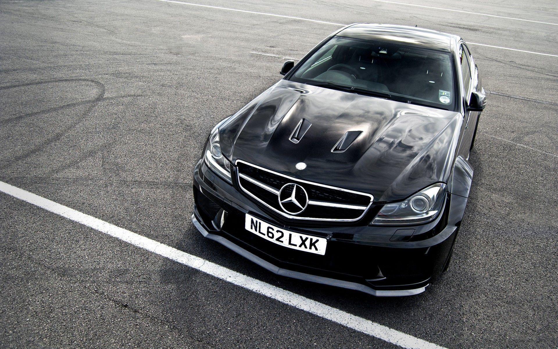 HD Background and Wallpaper of Mercedes Benz For Download