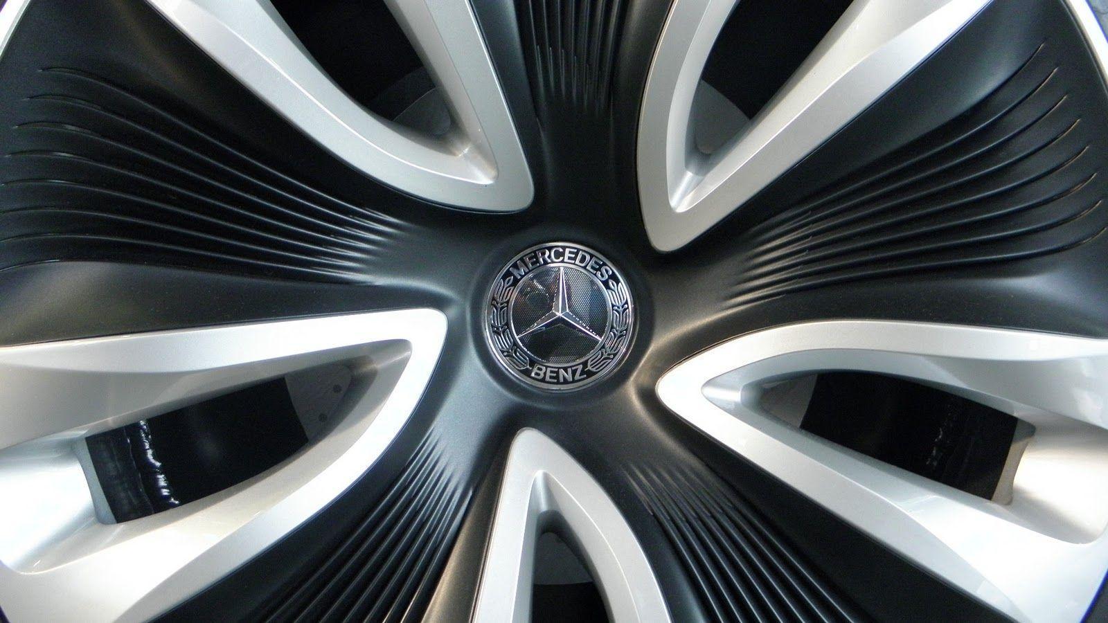 P Mercedes Logo On Wheel Wallaper Mercedes Benz Wallaper
