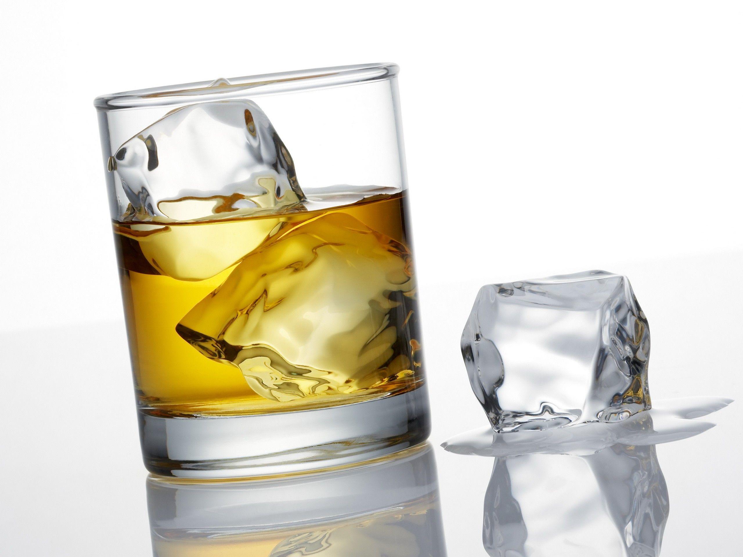 Whisky With Ice Wallpaperx1920