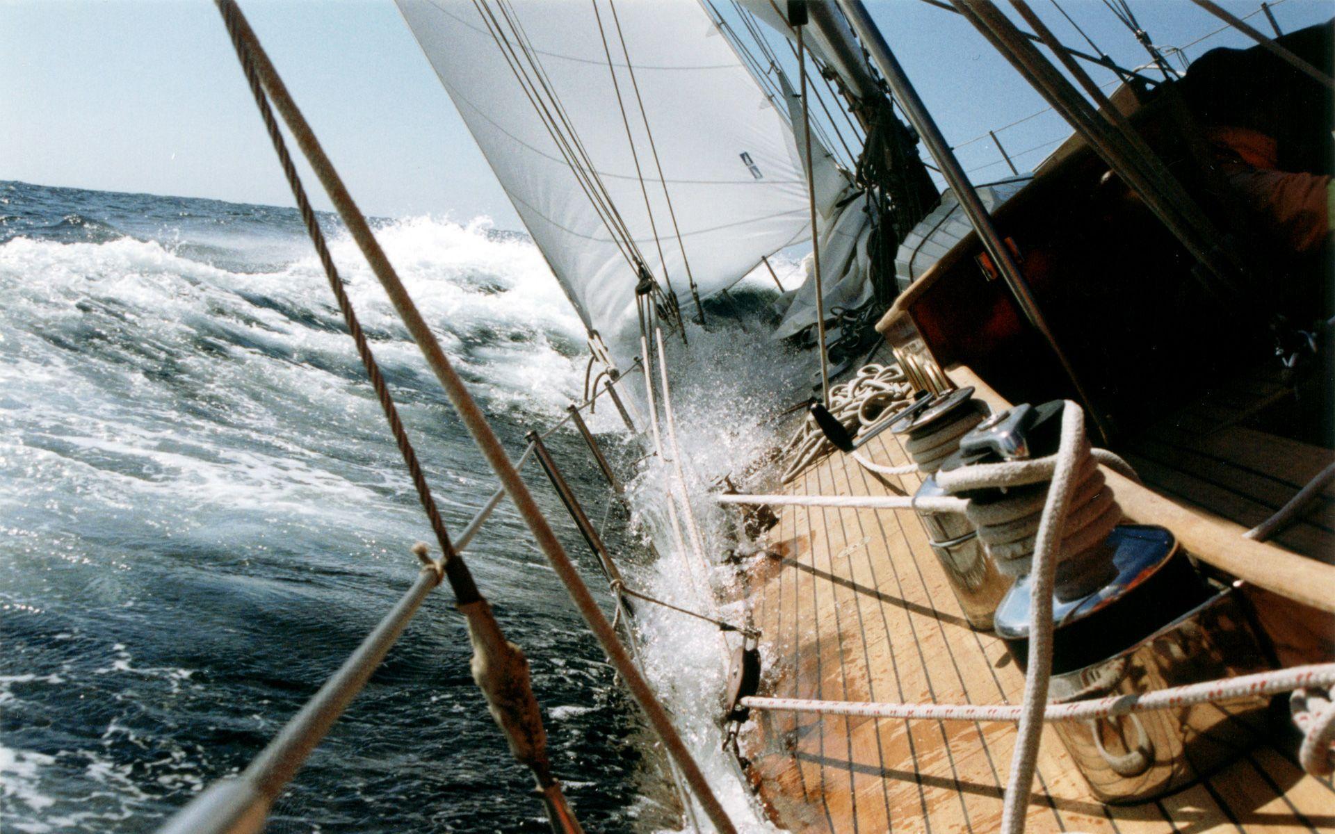 Sailing Wallpaper