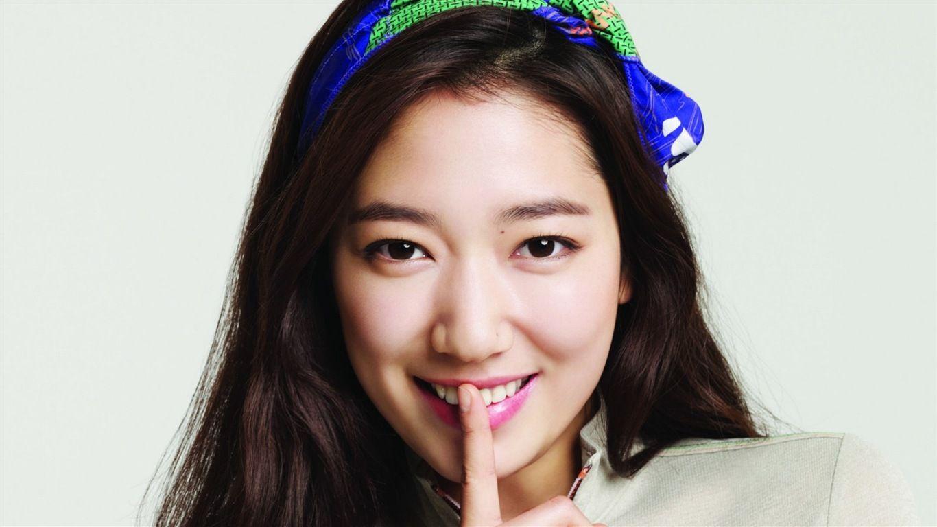 South Korean actress Park Shin Hye HD Wallpaper