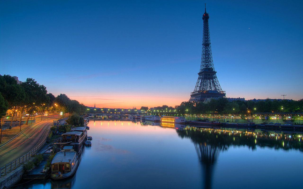 Eiffel Tower on the Seine Desktop Wallpaper Preview