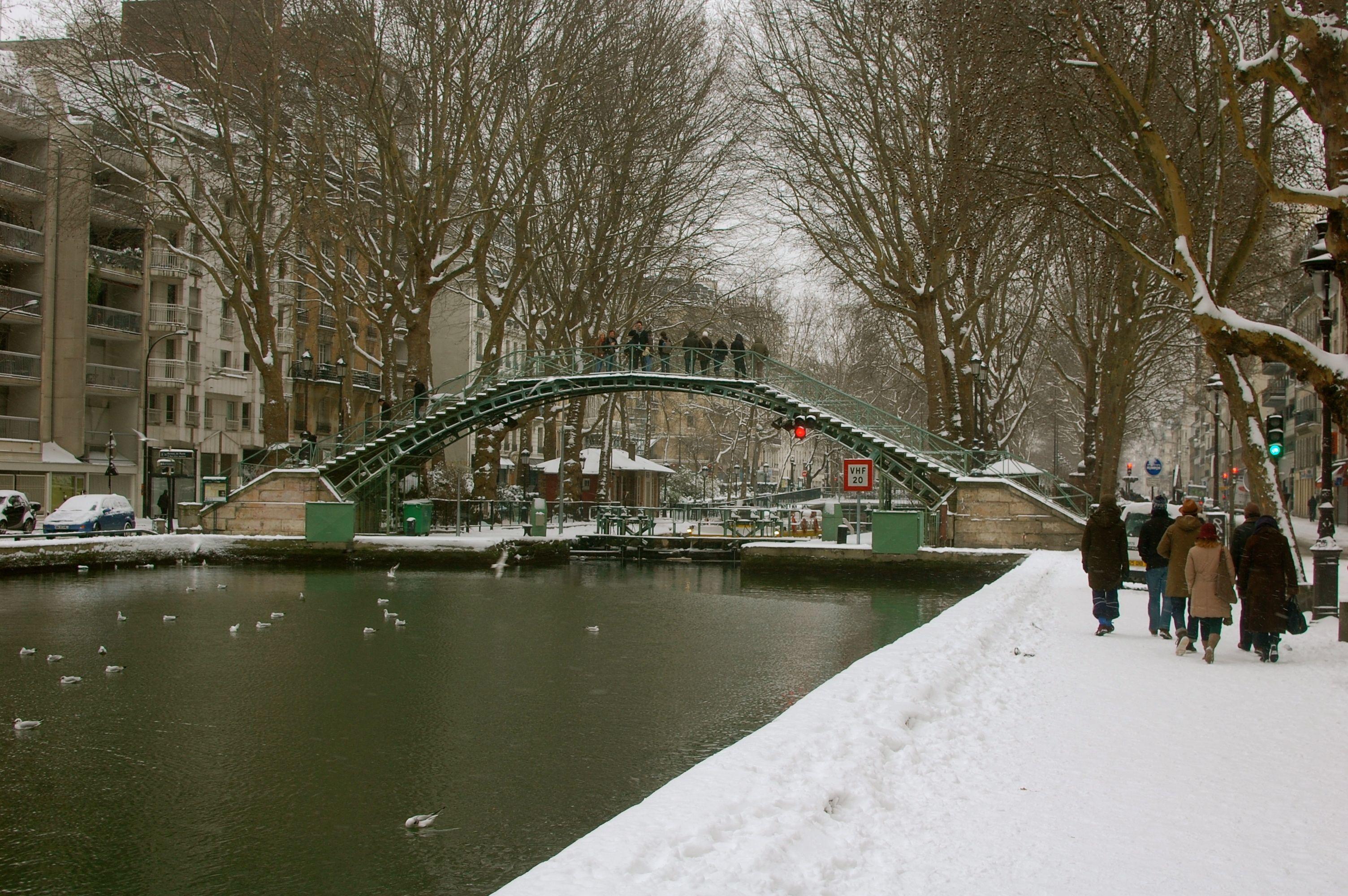 Snow in Paris bridge over the Seine wallpaper and image
