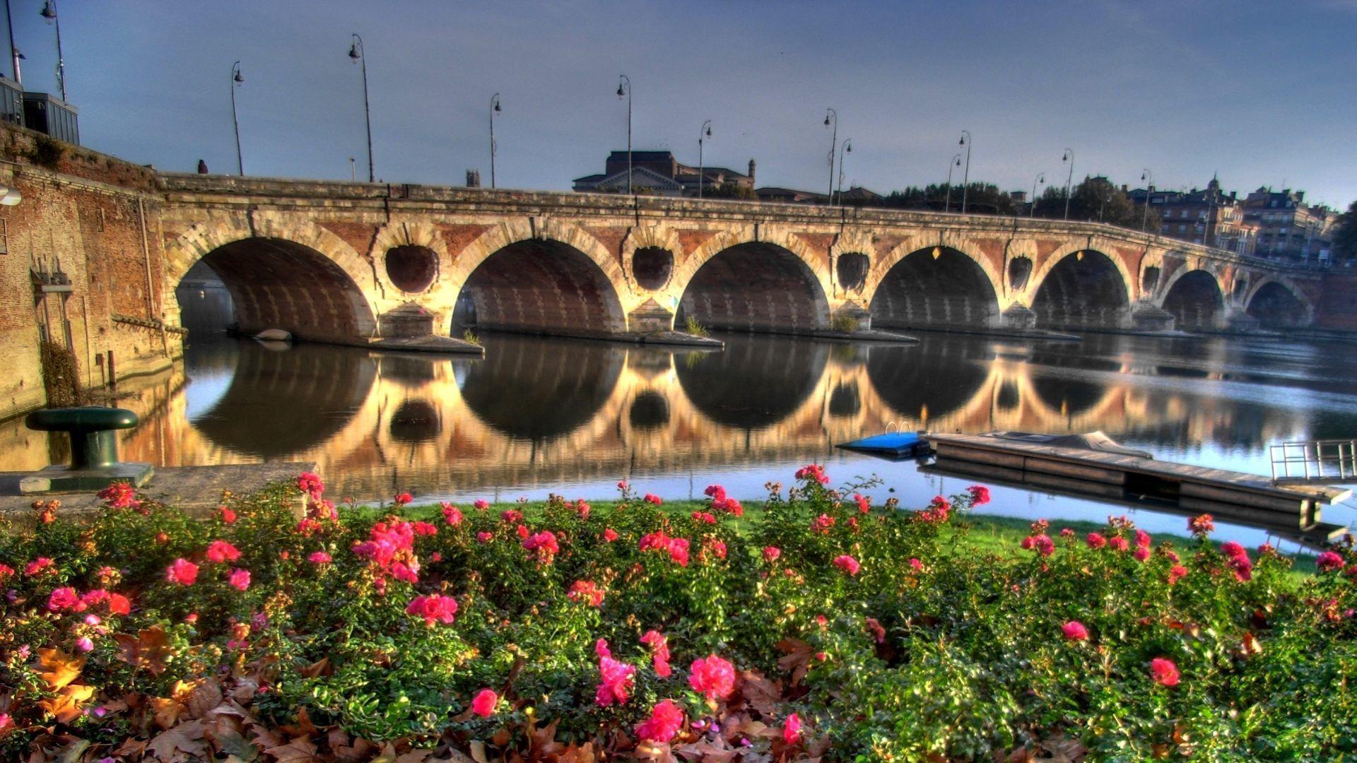 Seine River in Paris Wallpaper HD For Desktop Free Download