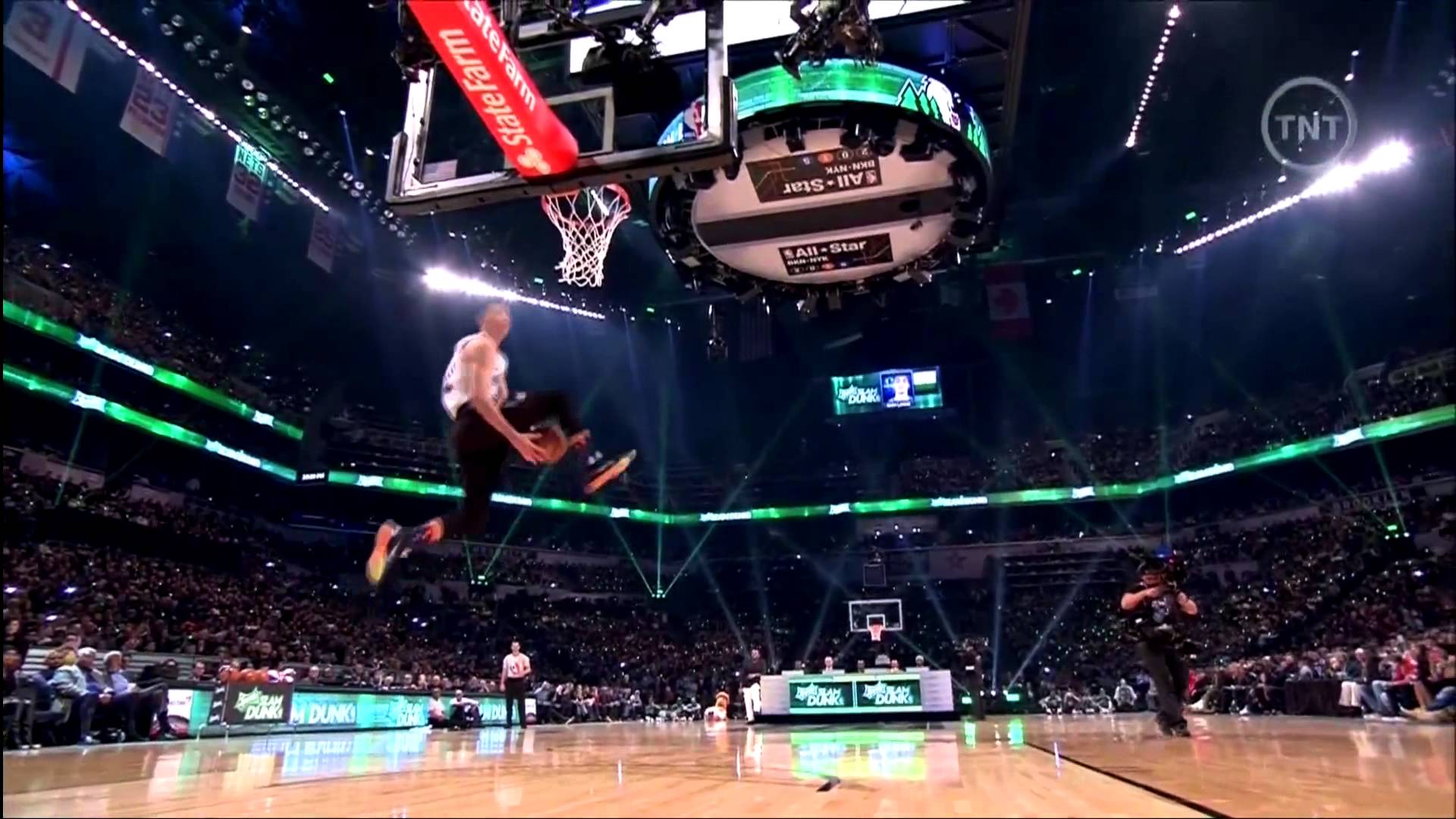 Zach LaVine brings back Dunk Contest. At least for a night