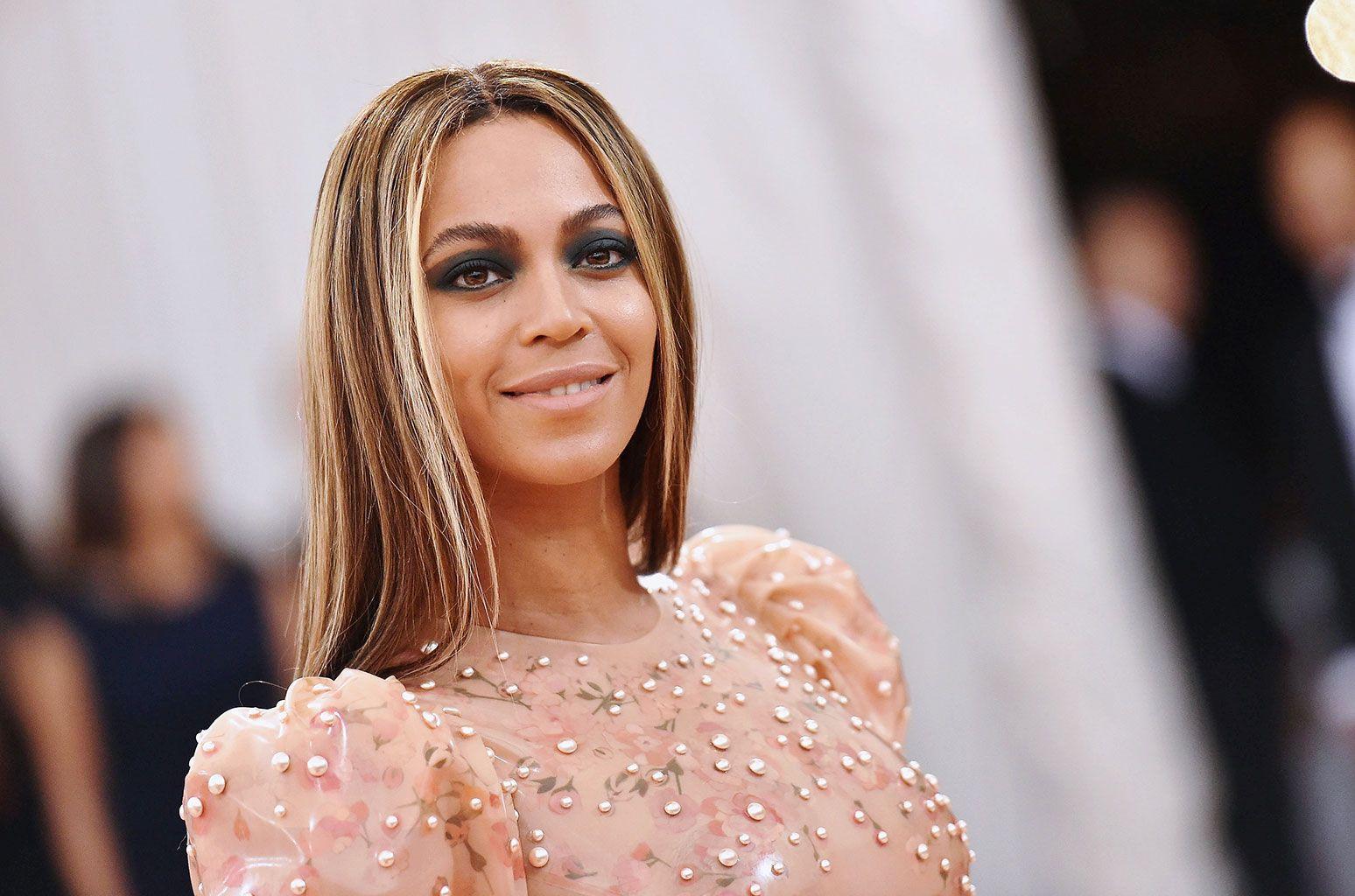 Beyonce Gets Naked for Baby Bump Picture Series