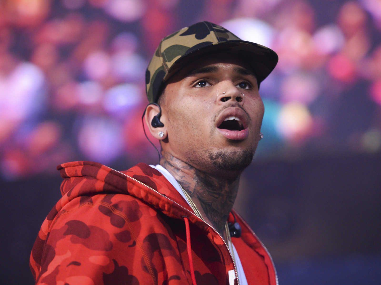 Judge orders R&B singer Chris Brown to stay away from ex