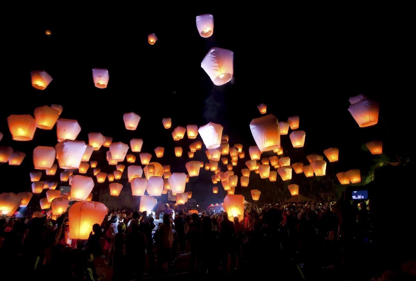 Chinese Sky Lanterns Wallpaper Picture to
