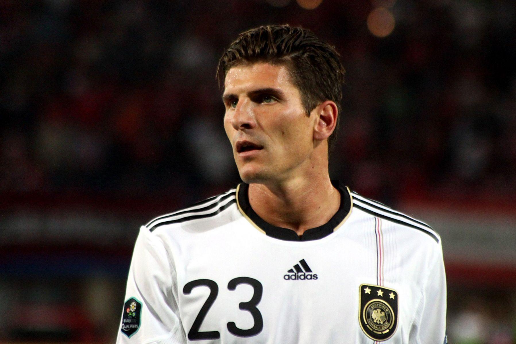The best player of Fiorentina Mario Gomez wallpaper and image