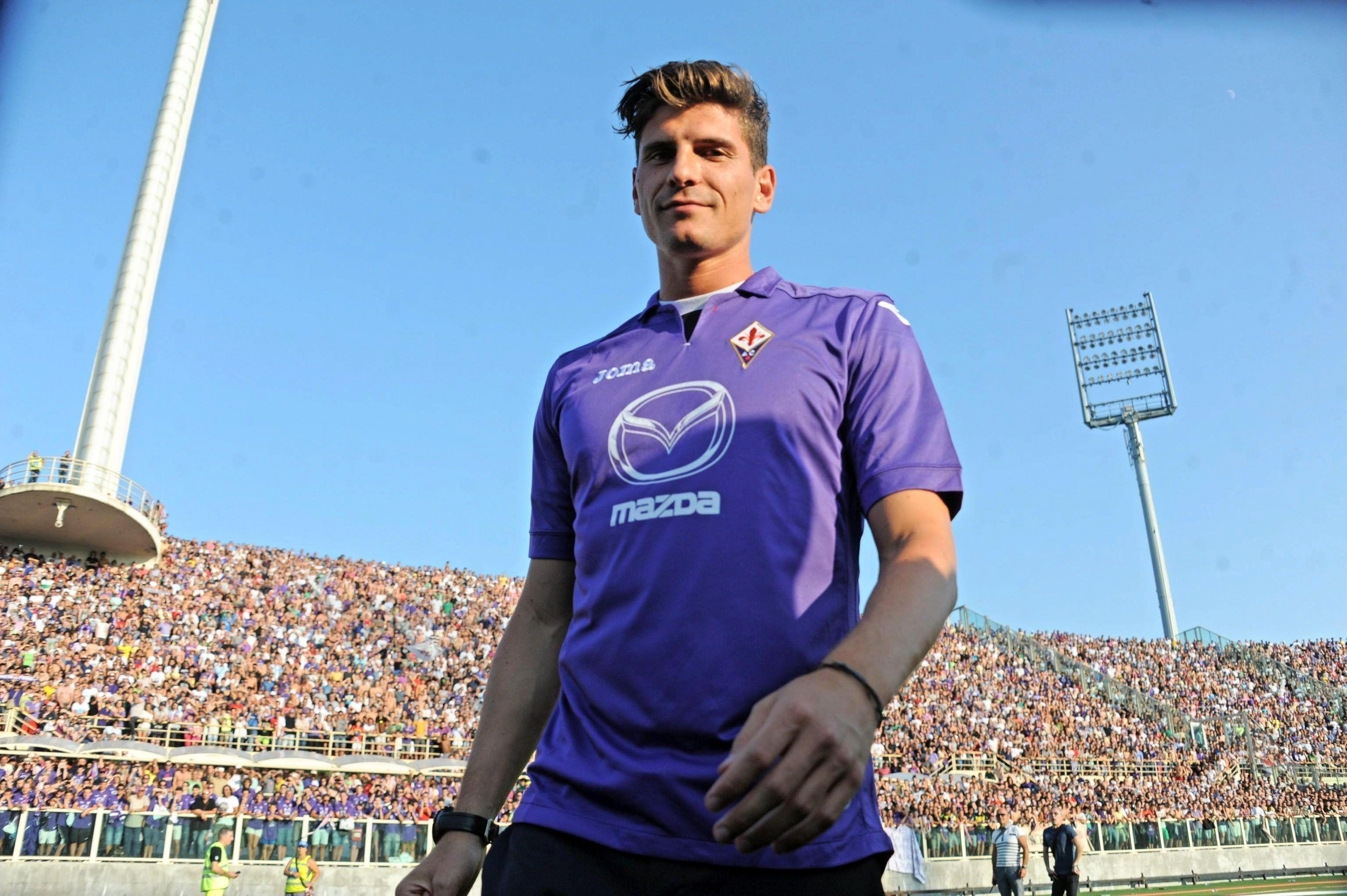 The player of Fiorentina Mario Gomez wallpaper and image