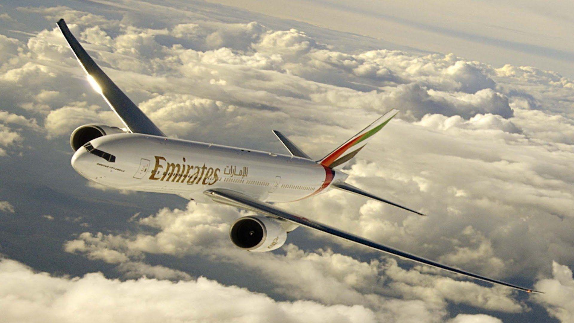 Boeing 777 300 Emirates Take Off Amsterdam