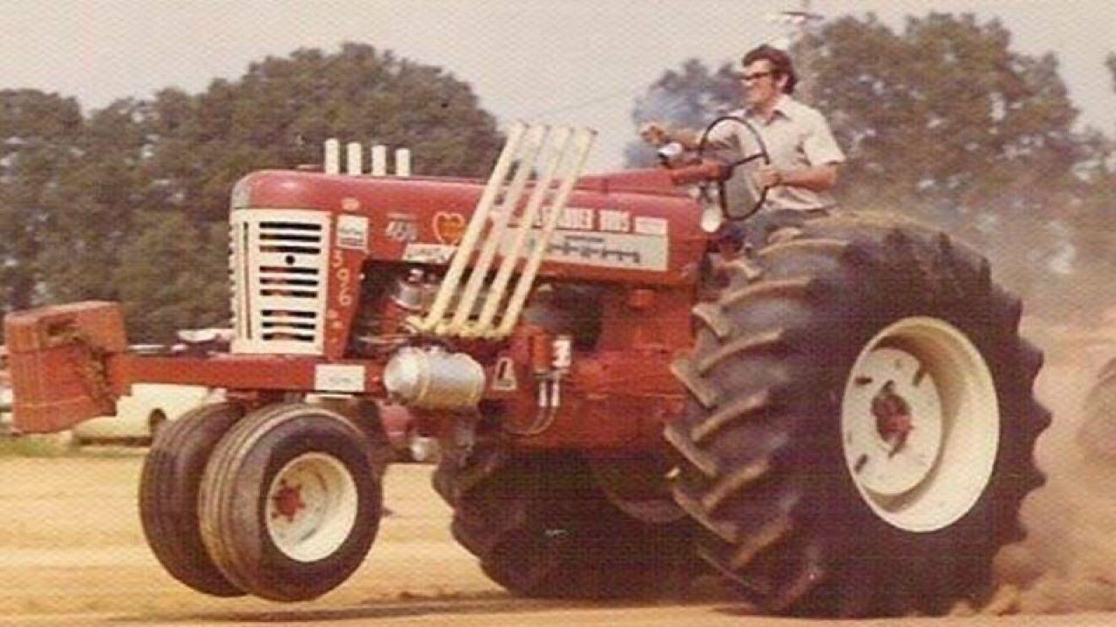 FARMALL 450 V 8 Pulling Tractor. Pulling Tractors
