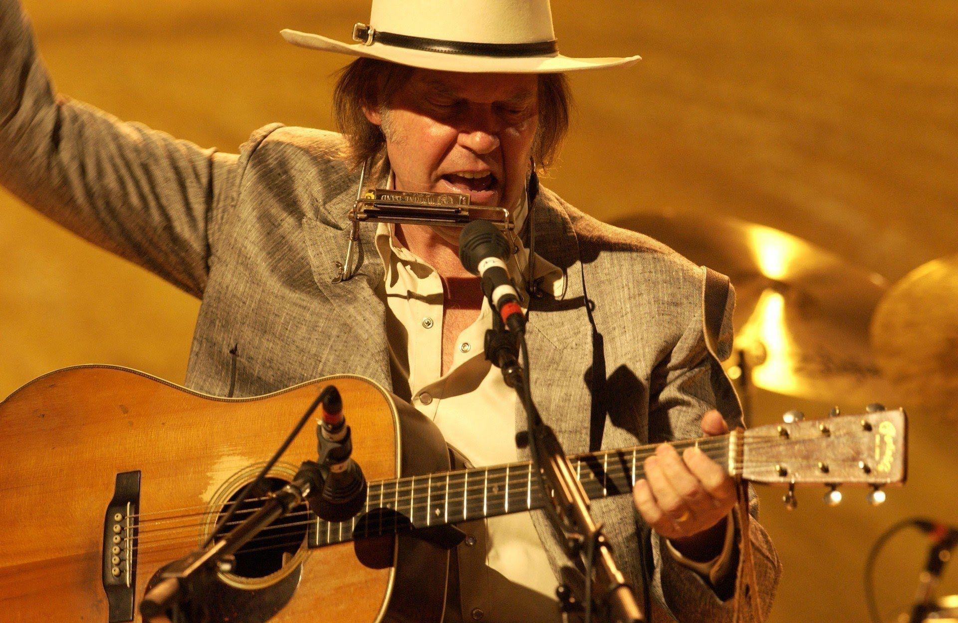 Neil Young: Heart of Gold (Documentary 20'06)