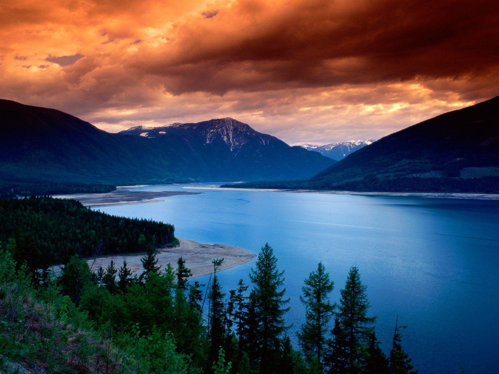 Upper Arrow Lake, British Columbia, Canada wallpaper