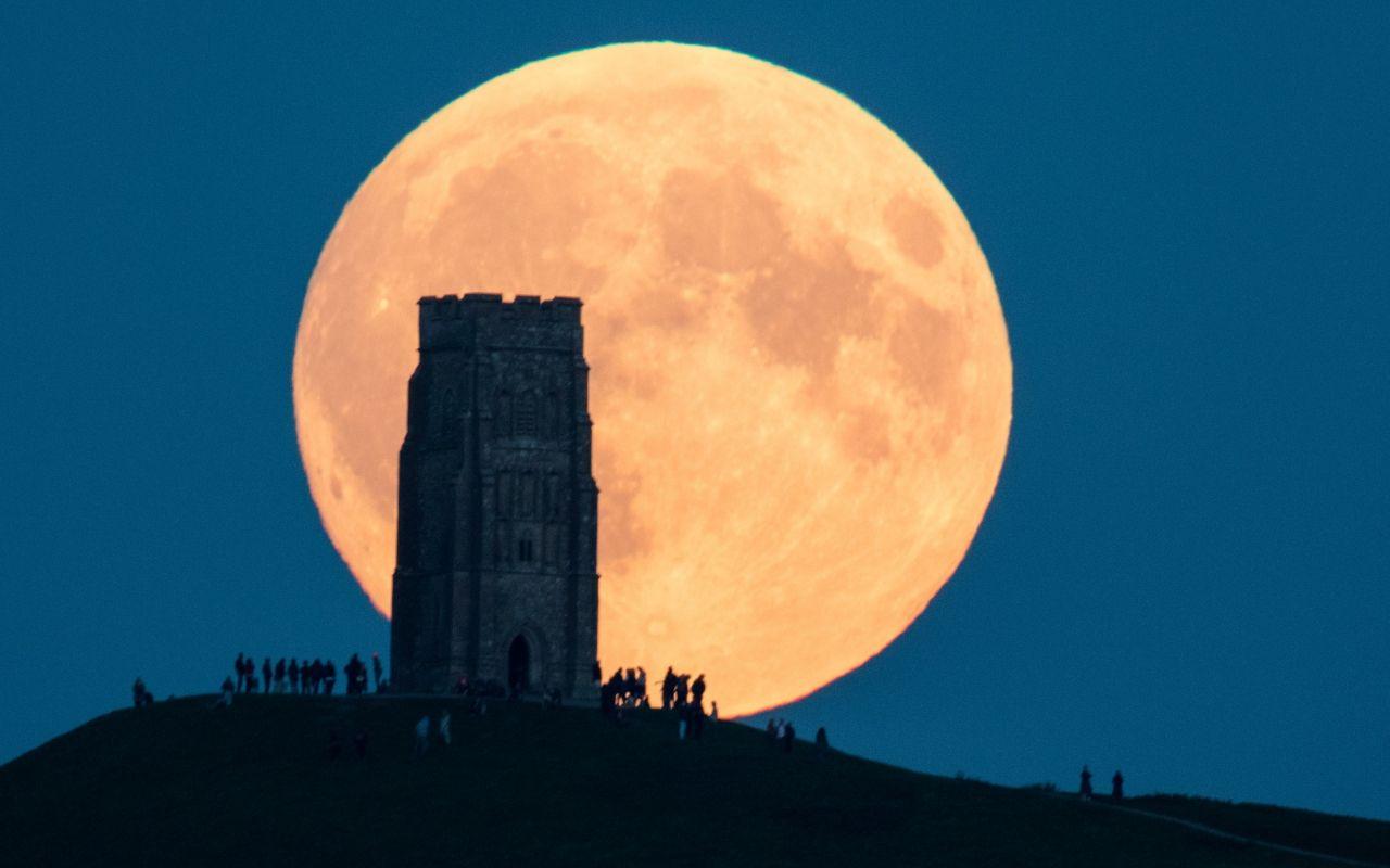 What was so special about last night's super blood moon?