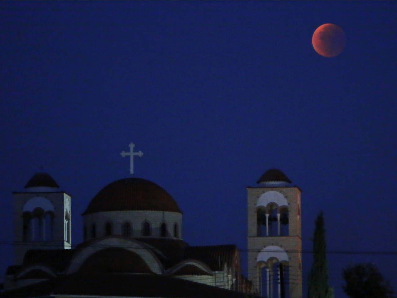 Blood moon magic: 17 amazing image of the supermoon around