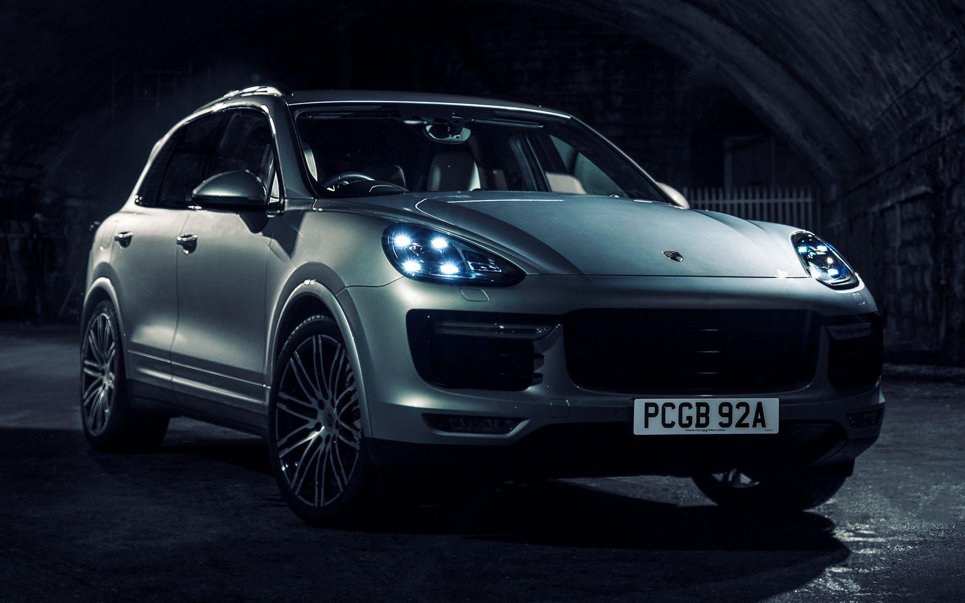 Porsche Cayenne Turbo S (2015) UK Wallpaper and HD Image
