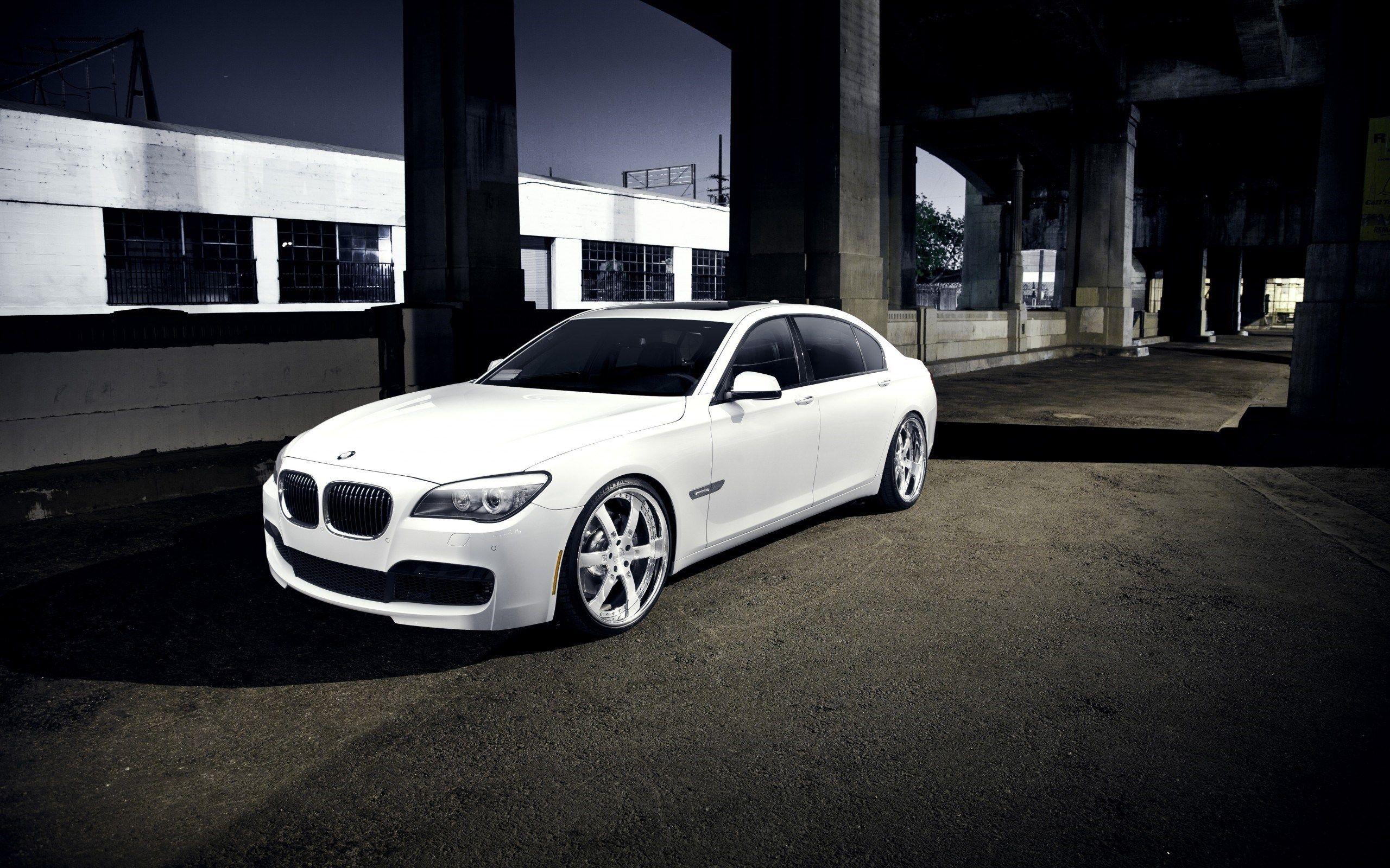 Beautiful White BMW 7 Series Wallpaper 43420 2560x1600 px
