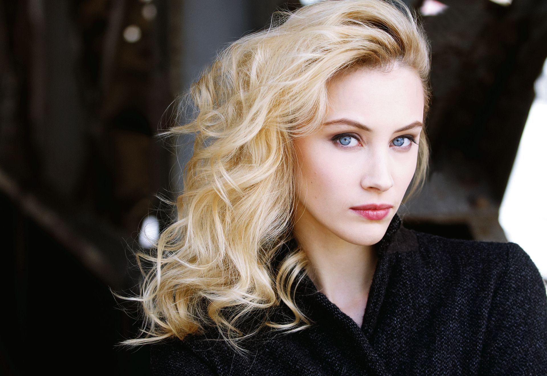 Sarah Gadon Hot