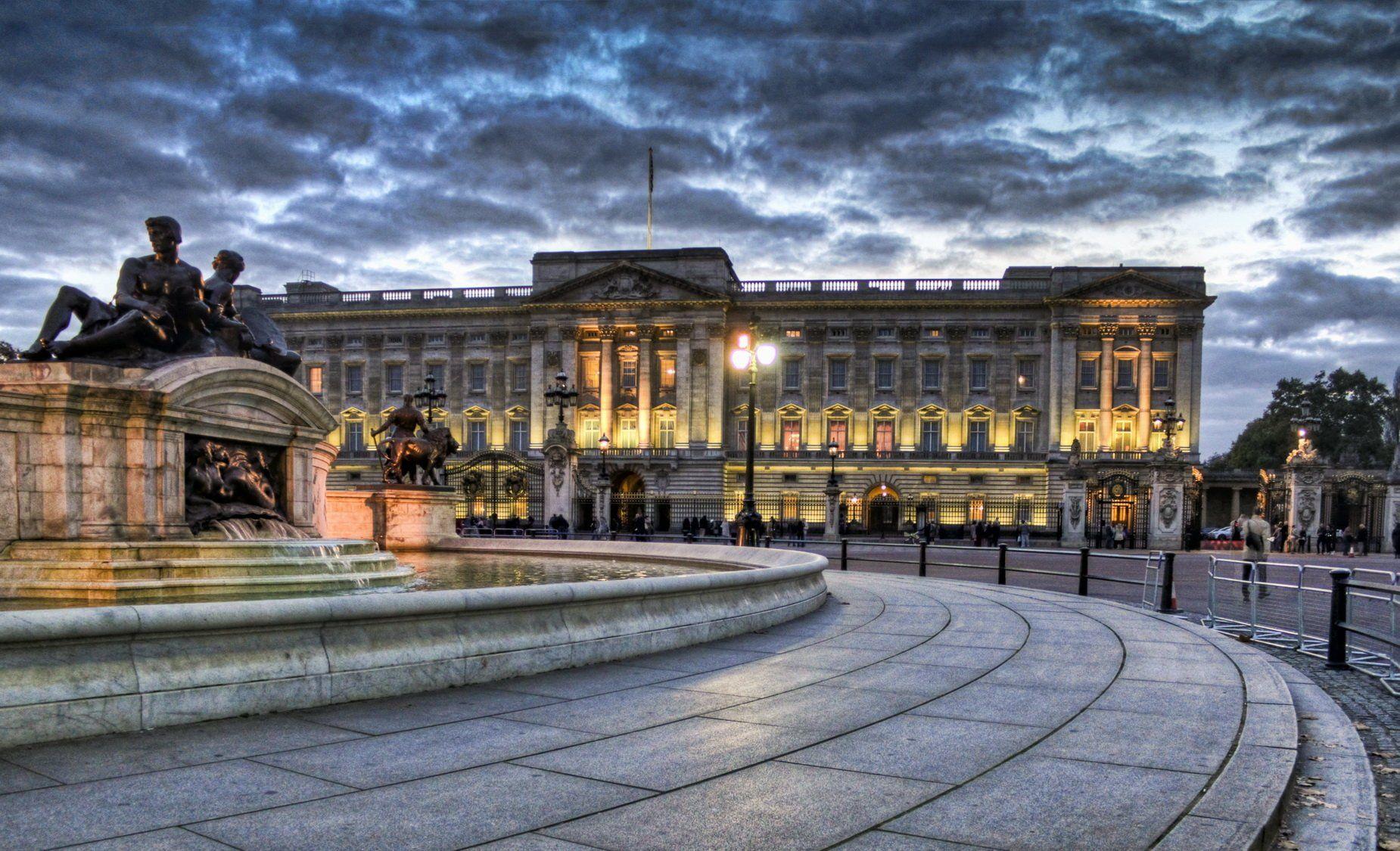 Buckingham Palace HD Wallpaper and Background Image