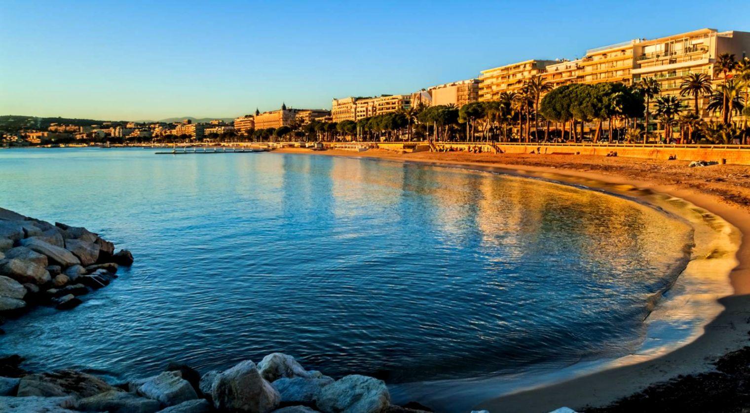 Cannes Beach HD Photo Wallpaper