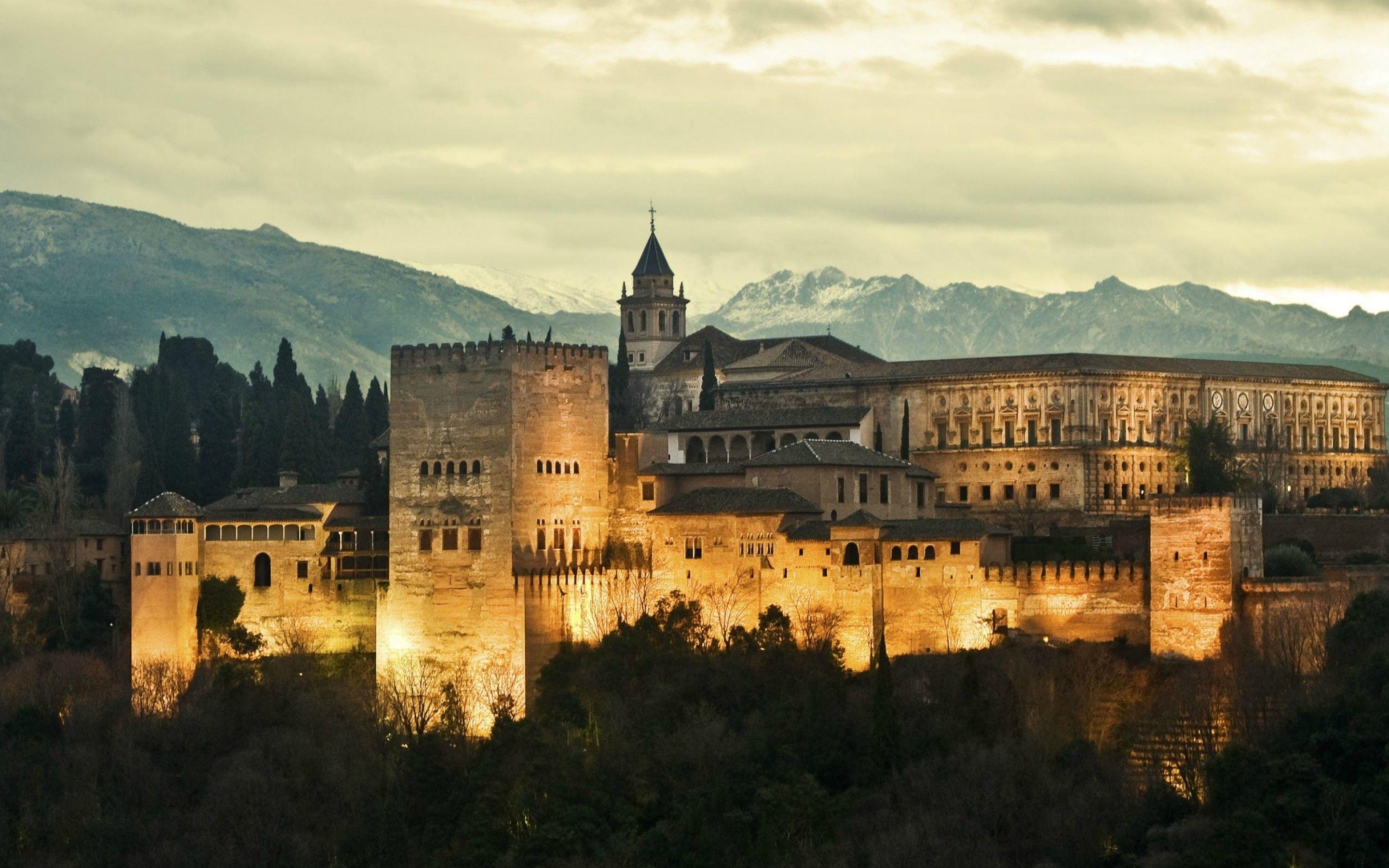 Download 2880x1800 Spain Granada, Alhambra, Castle, Lights
