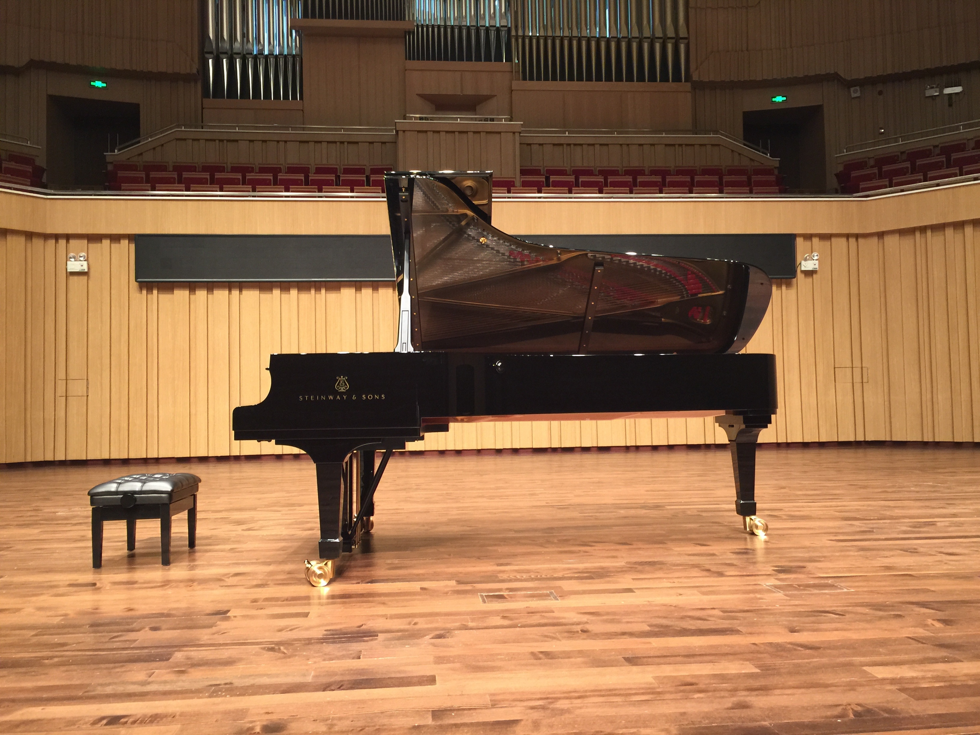 brown wooden grand piano free image