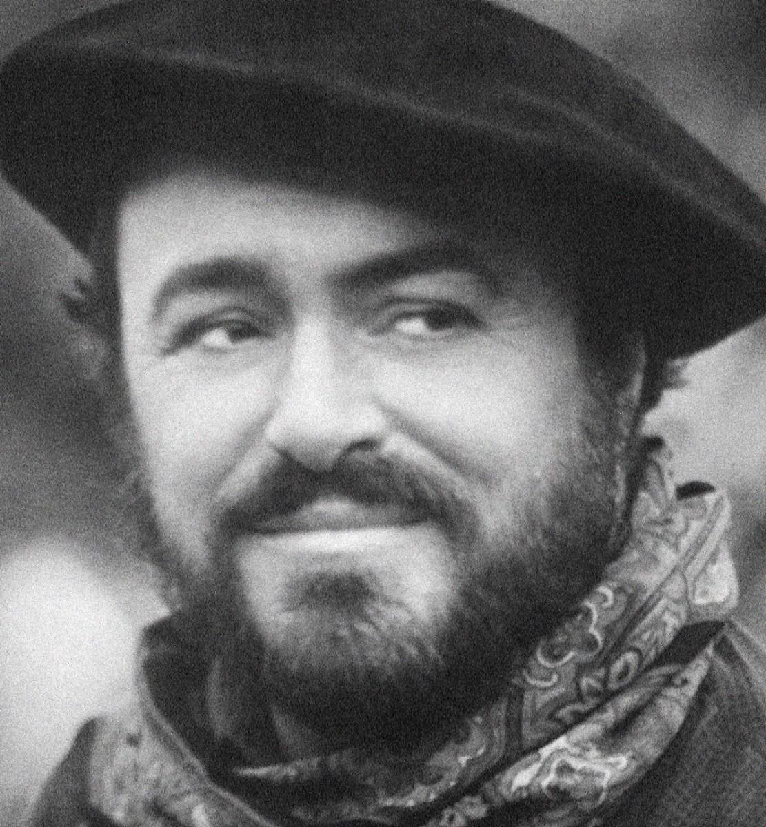 Luciano Pavarotti wallpaper