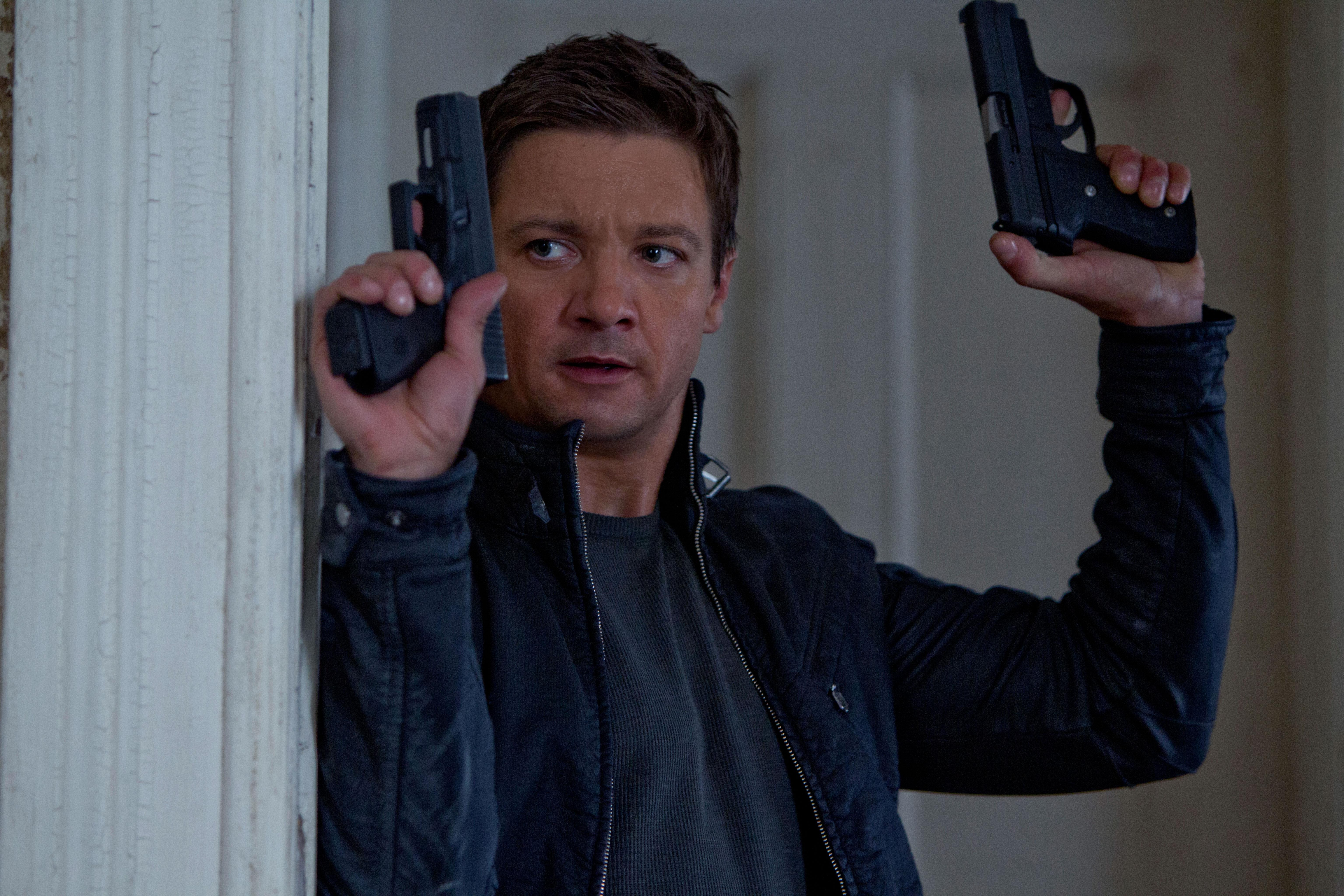THE BOURNE LEGACY Clips and Image