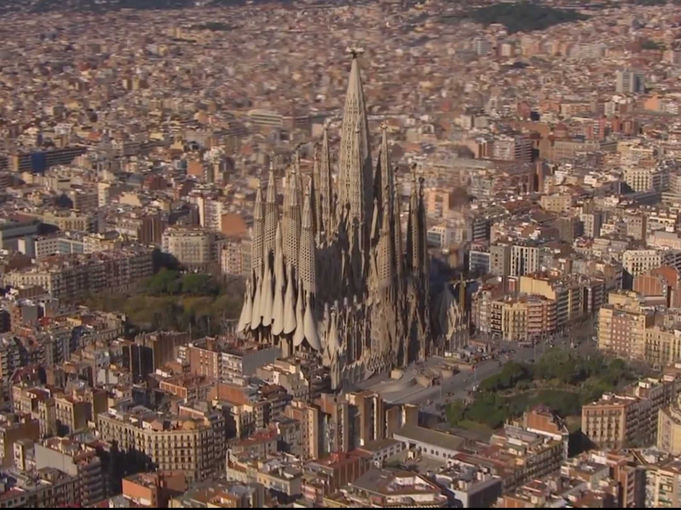 Sagrada Família City View Wallpaper