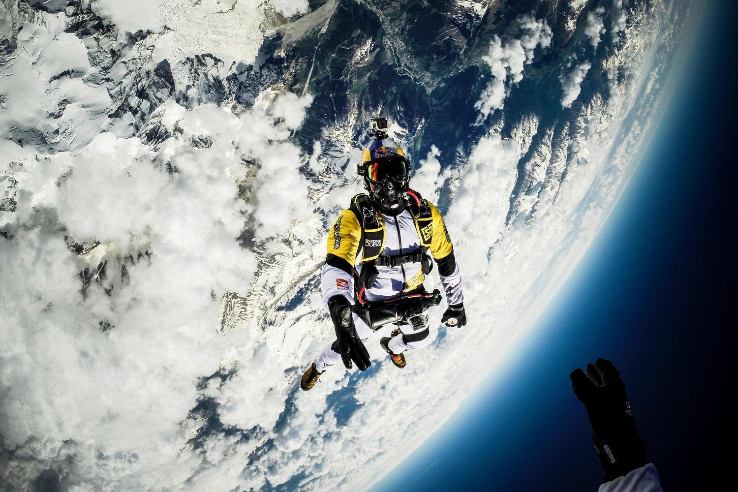 000m Mont Blanc skydive *video*. Red Bull Adventure
