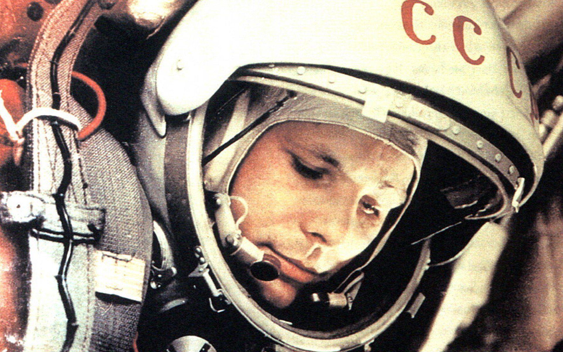 Outer space Yuri Gagarin cosmonaut wallpaperx1200