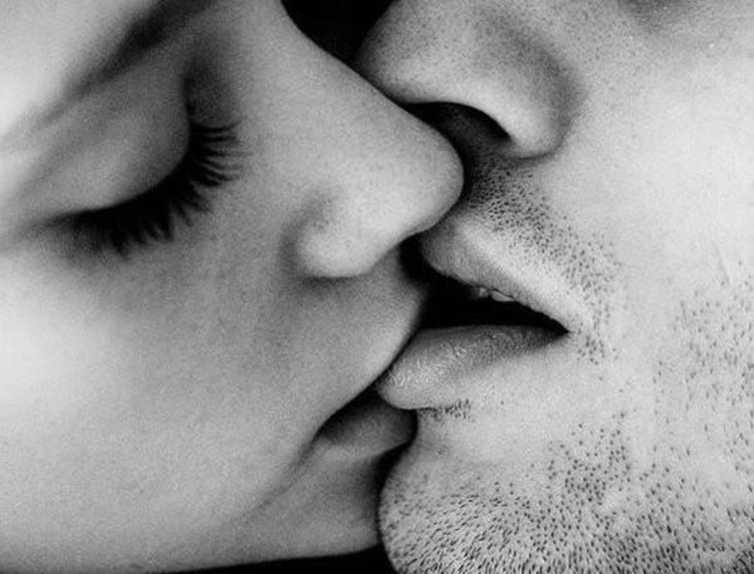 Escort kissing