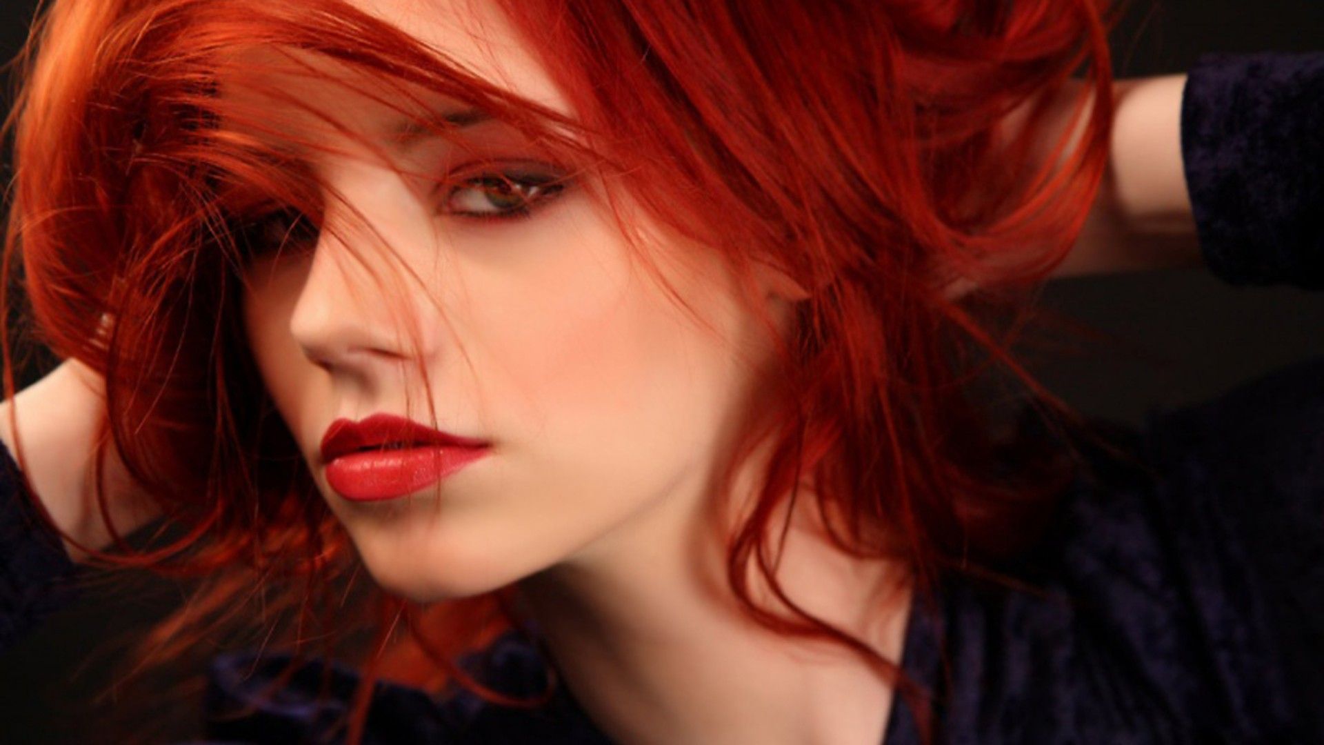 Милашка с ярко-рыжими волосами