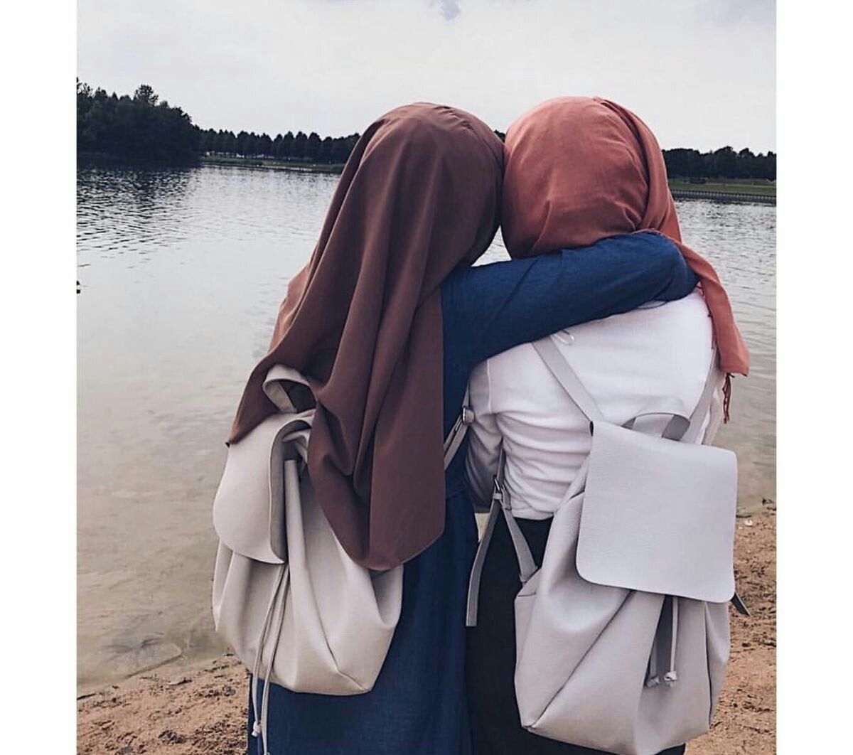 Hijab girls kissing and nude