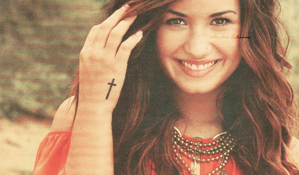Download Demi Lovato Wallpaper