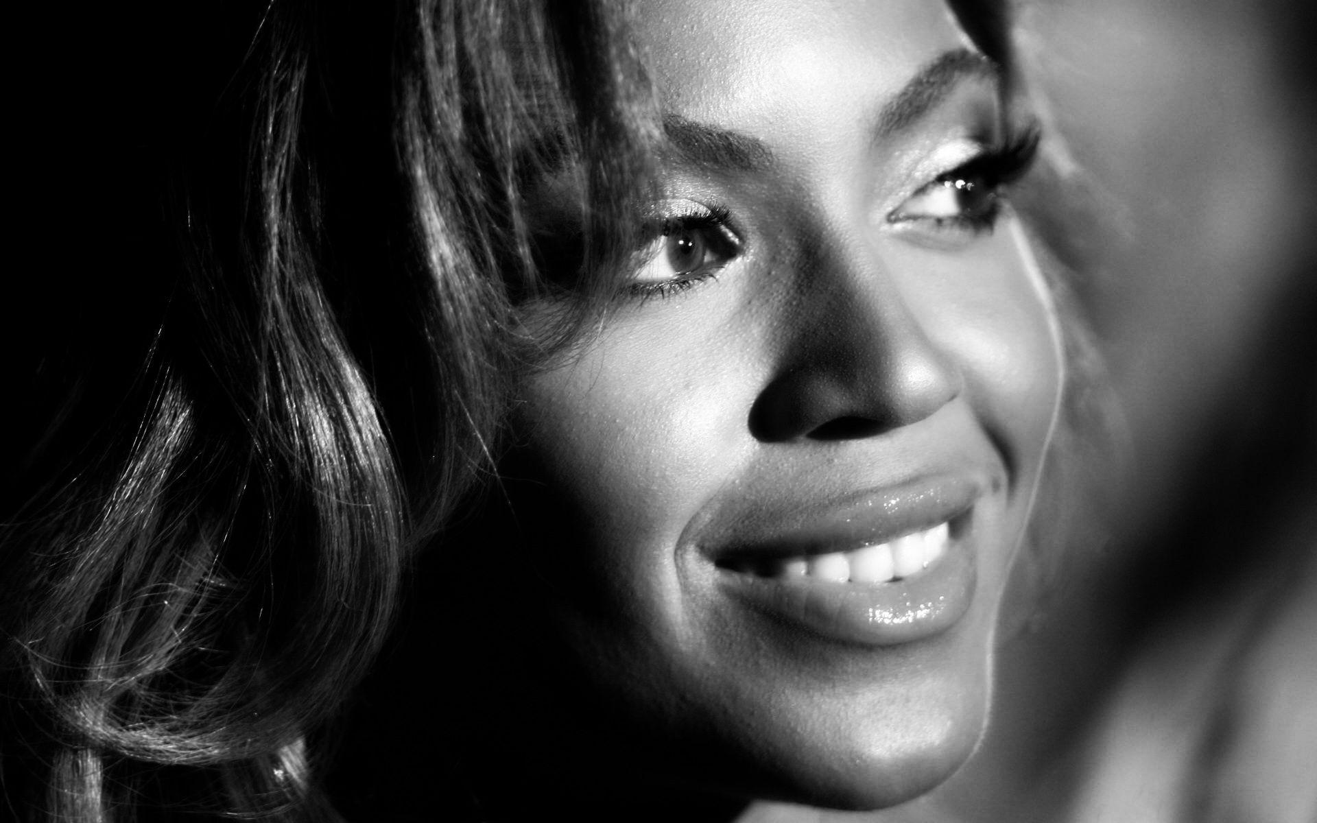 Beyonce Black and White