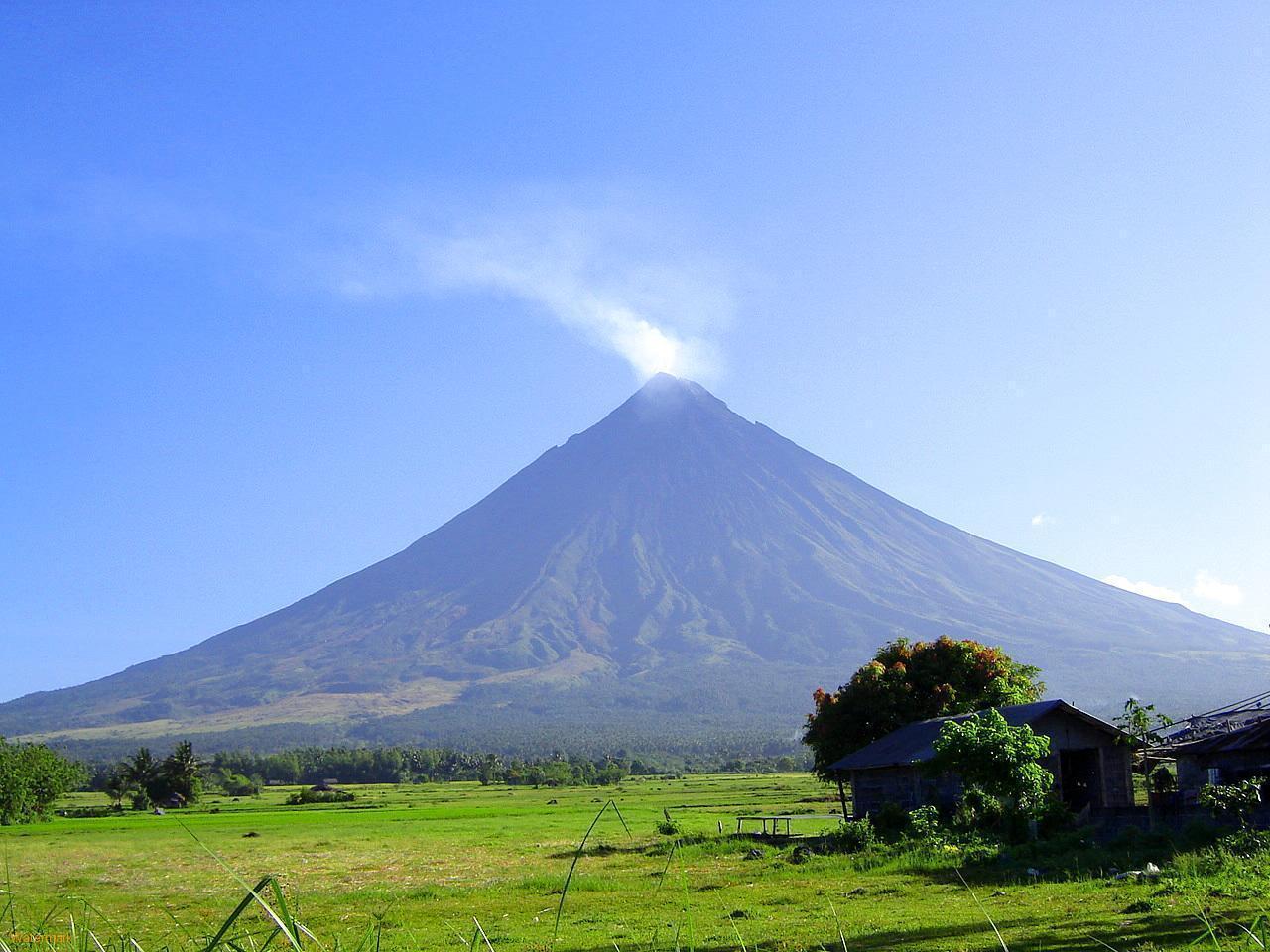 Mayon Volcano Wallpaper. Daily inspiration art photo, picture