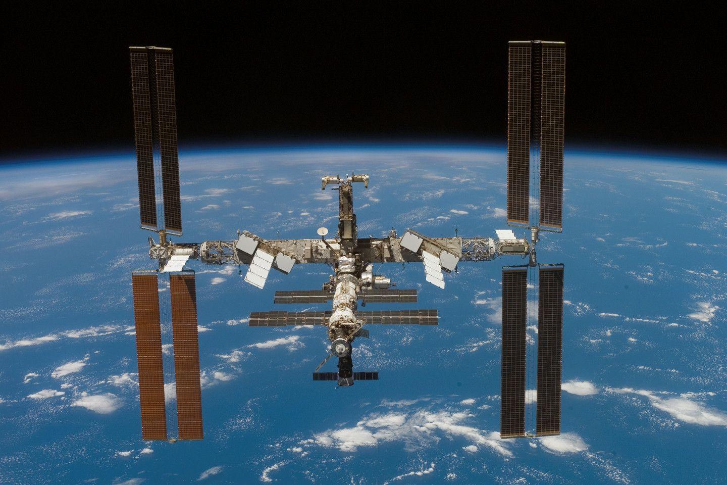 ISS (International Space Station) Wallpaper