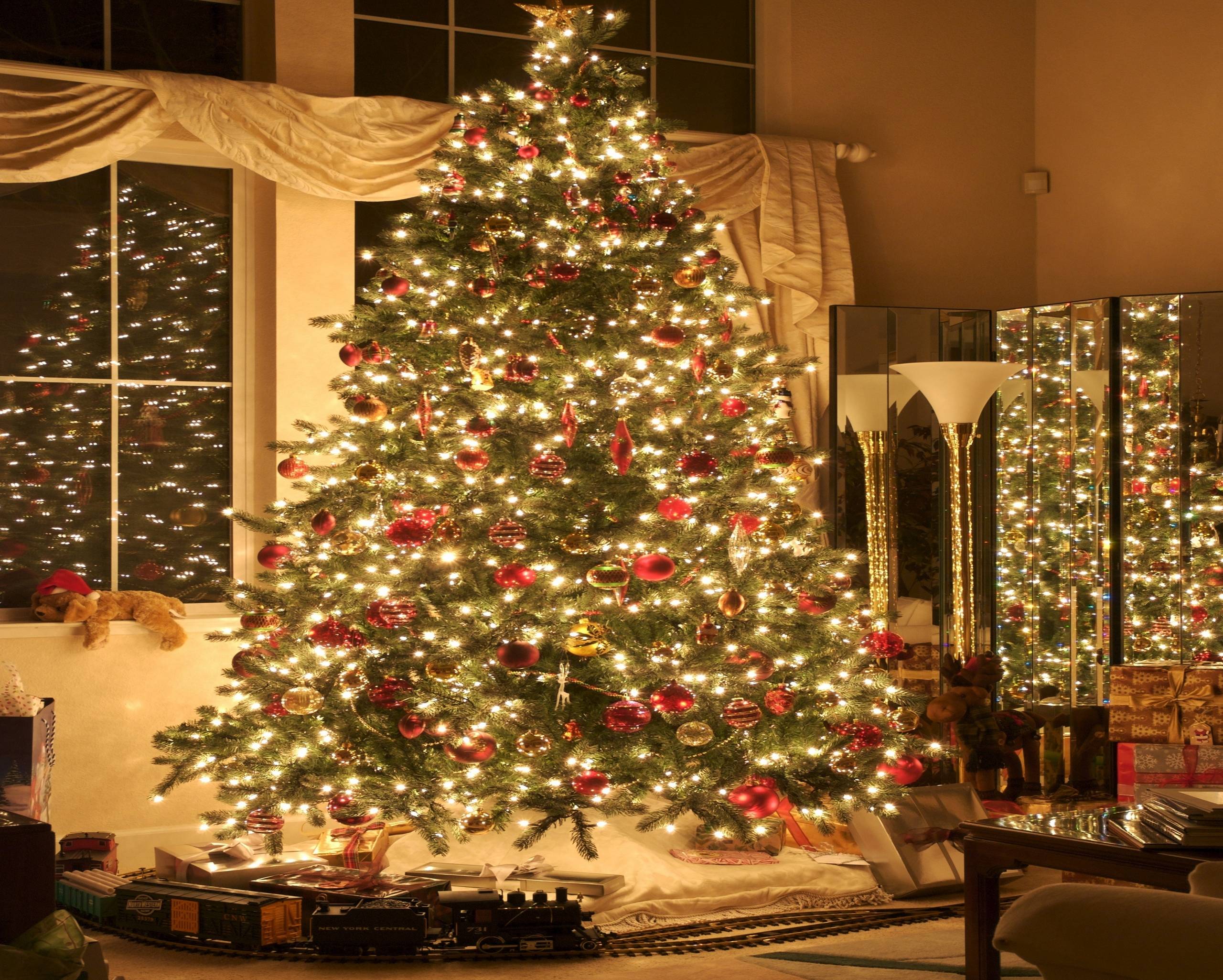 Christmas Tree With Presents Wallpaper 2014 HD