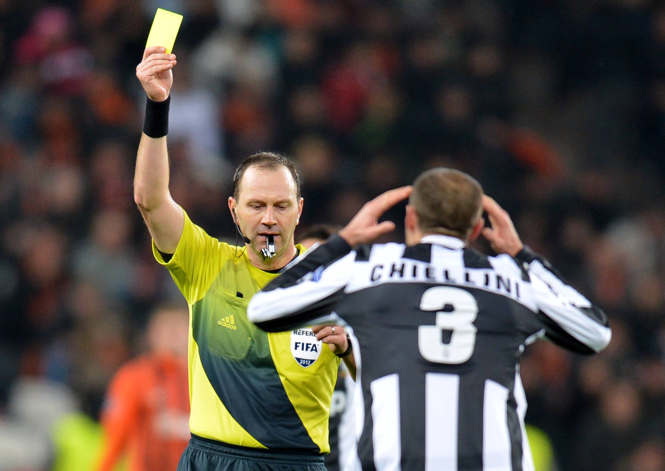 _The_halfback_of_Juventus_Giorgio_Chiellini_gets_a_yellow_card_050286_